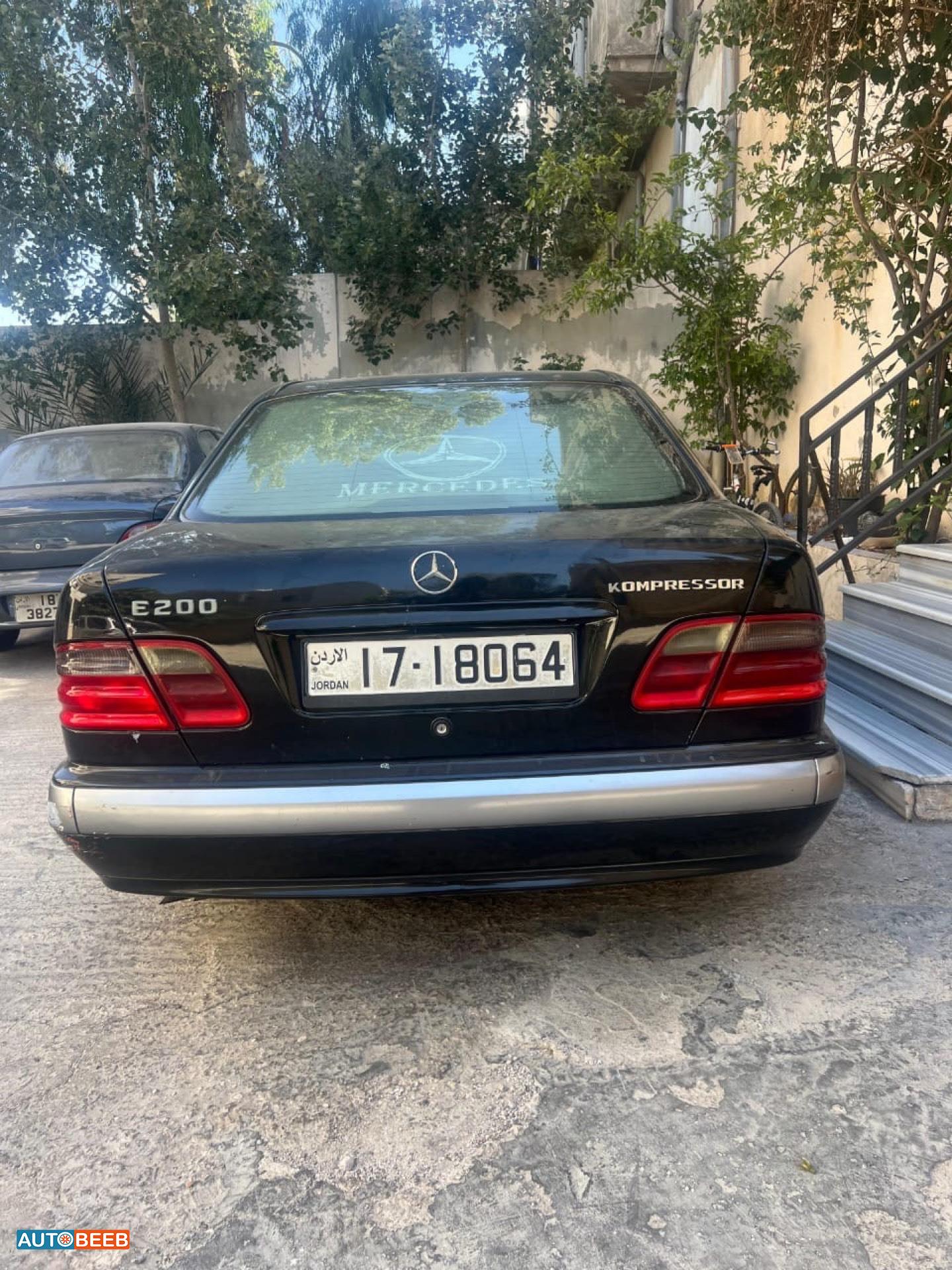 مرسيدس بنز E200 2001