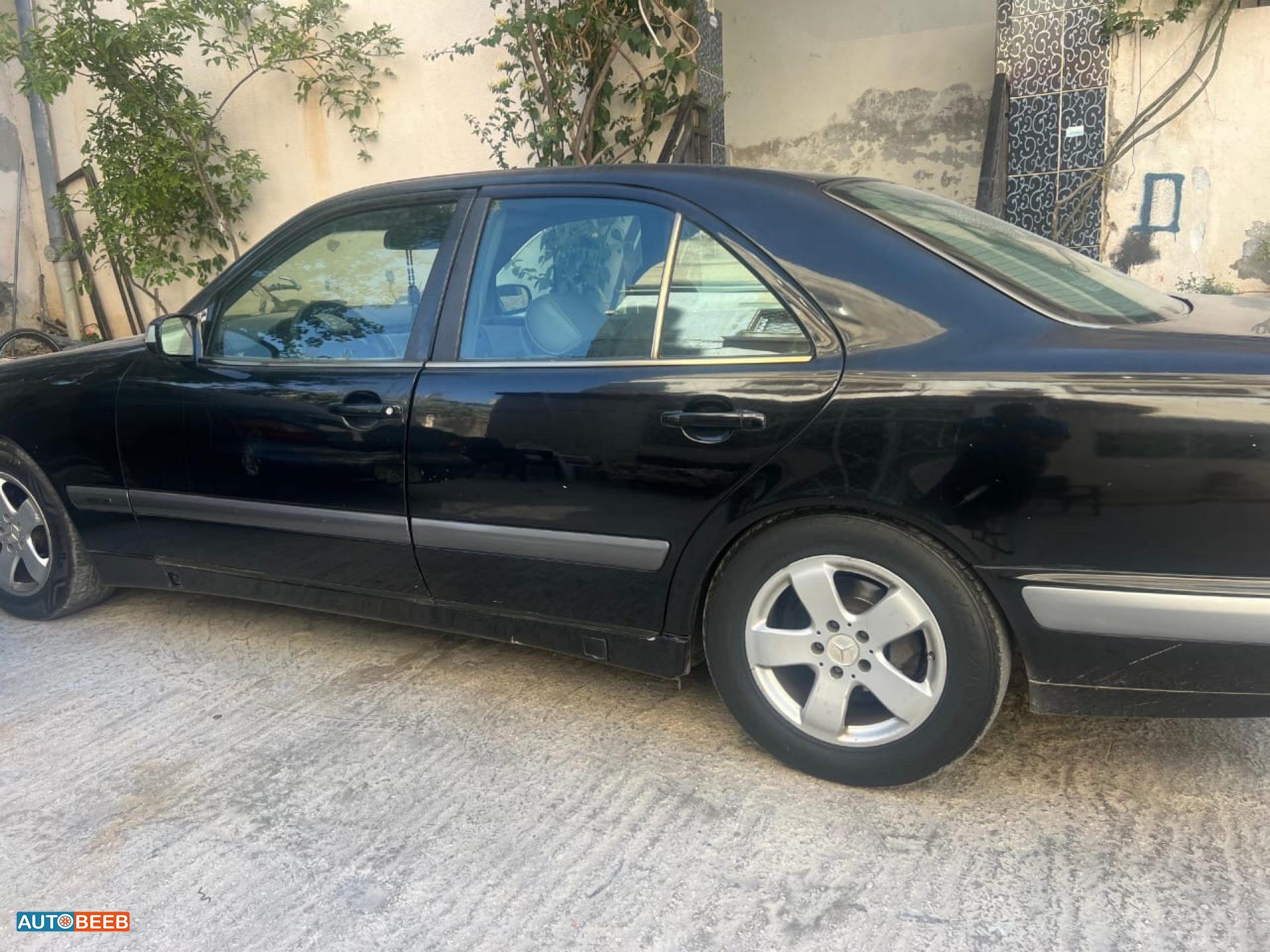 مرسيدس بنز E200 2001