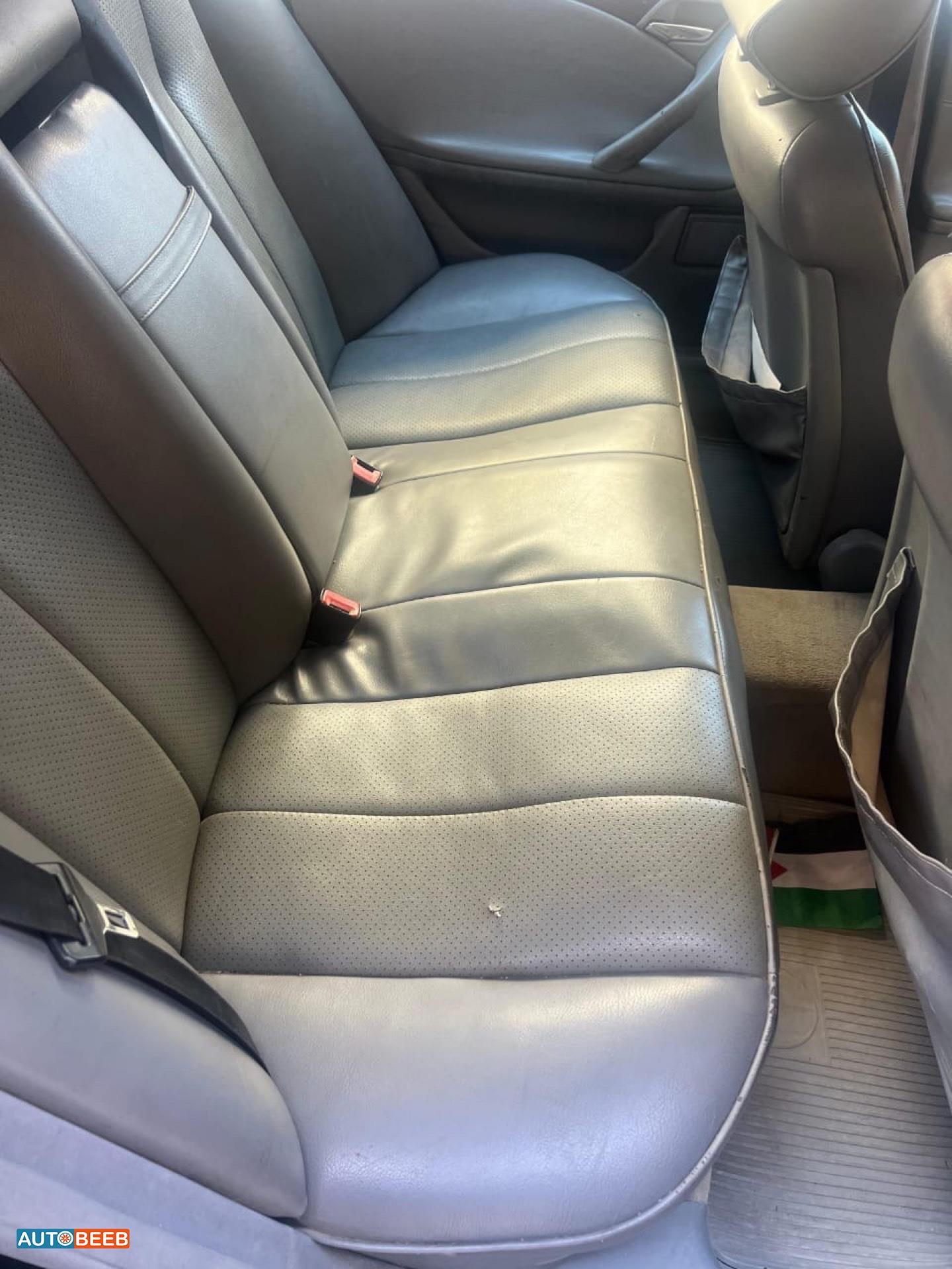 مرسيدس بنز E200 2001