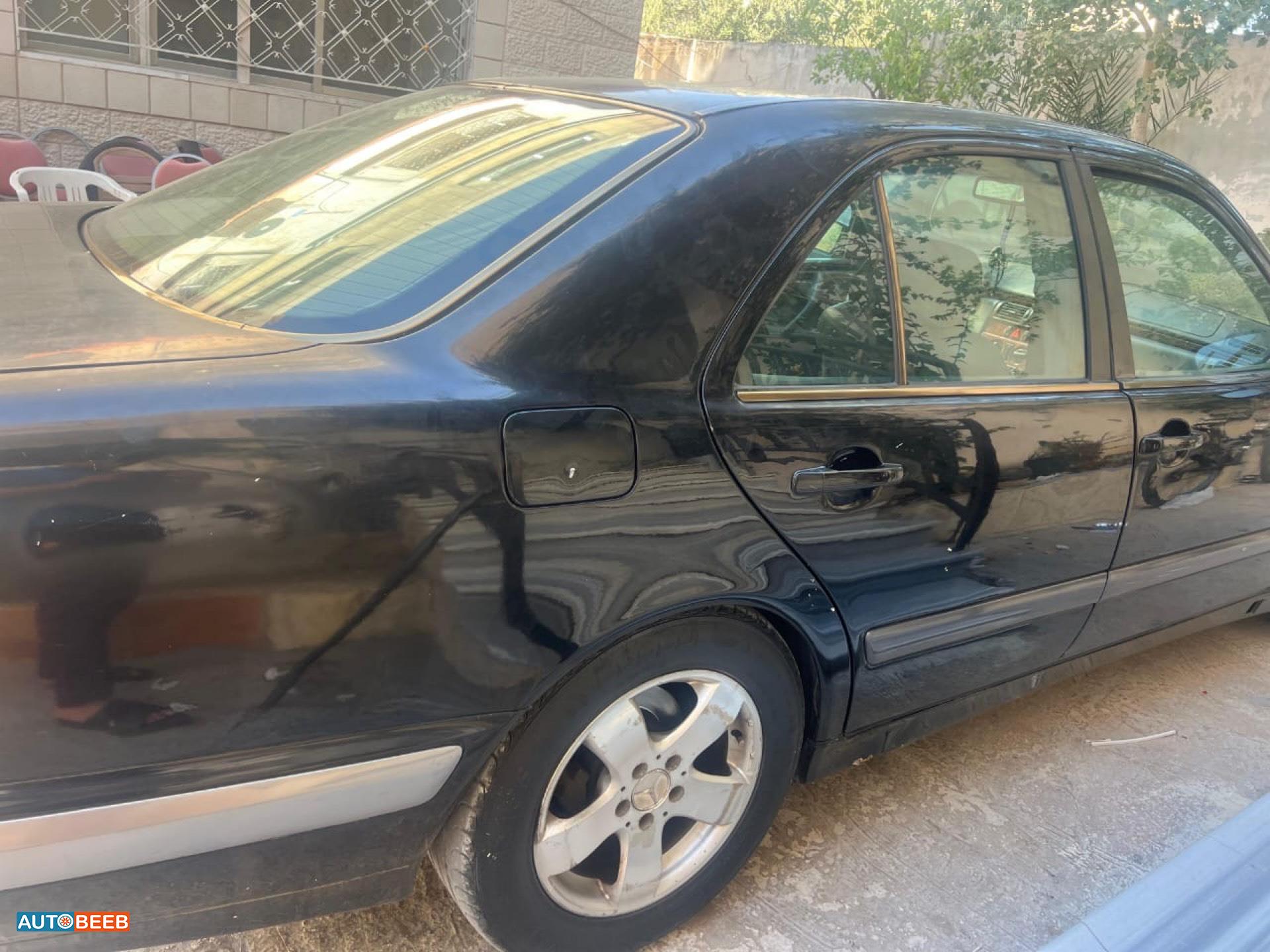 مرسيدس بنز E200 2001