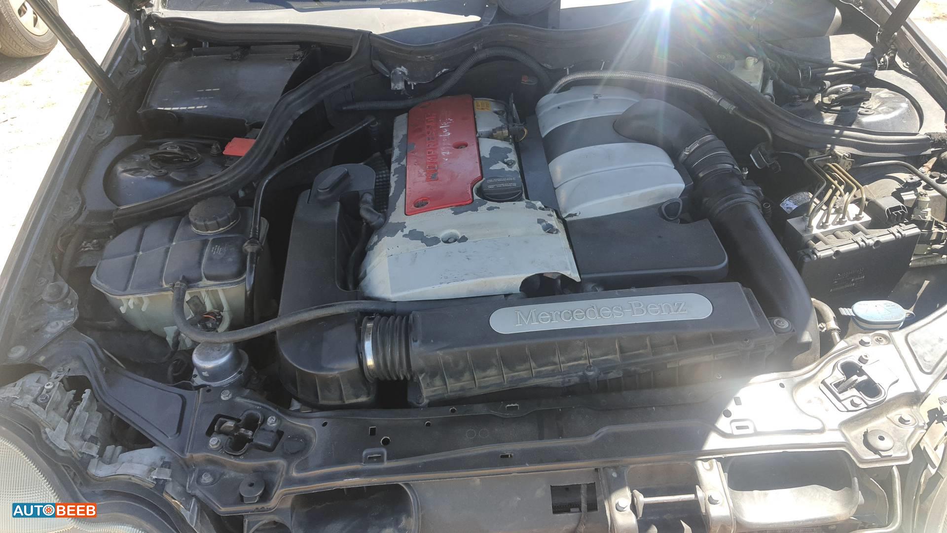 مرسيدس بنز C200 2001