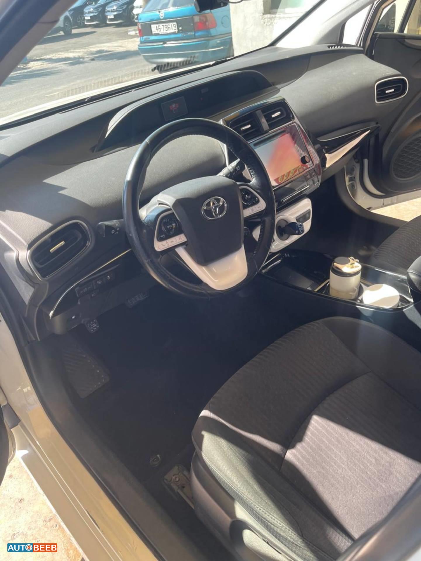 تويوتا بريوس 2018