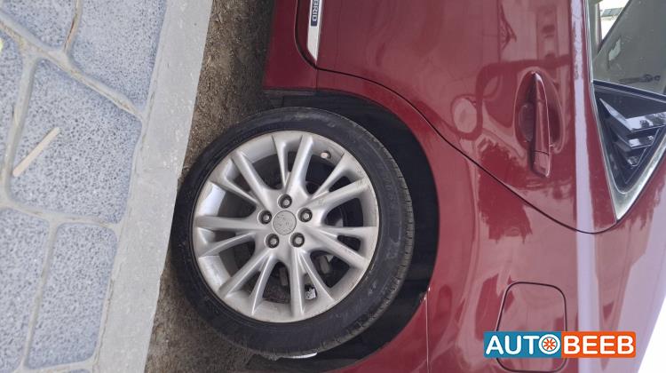 لكزس HS250h 2010