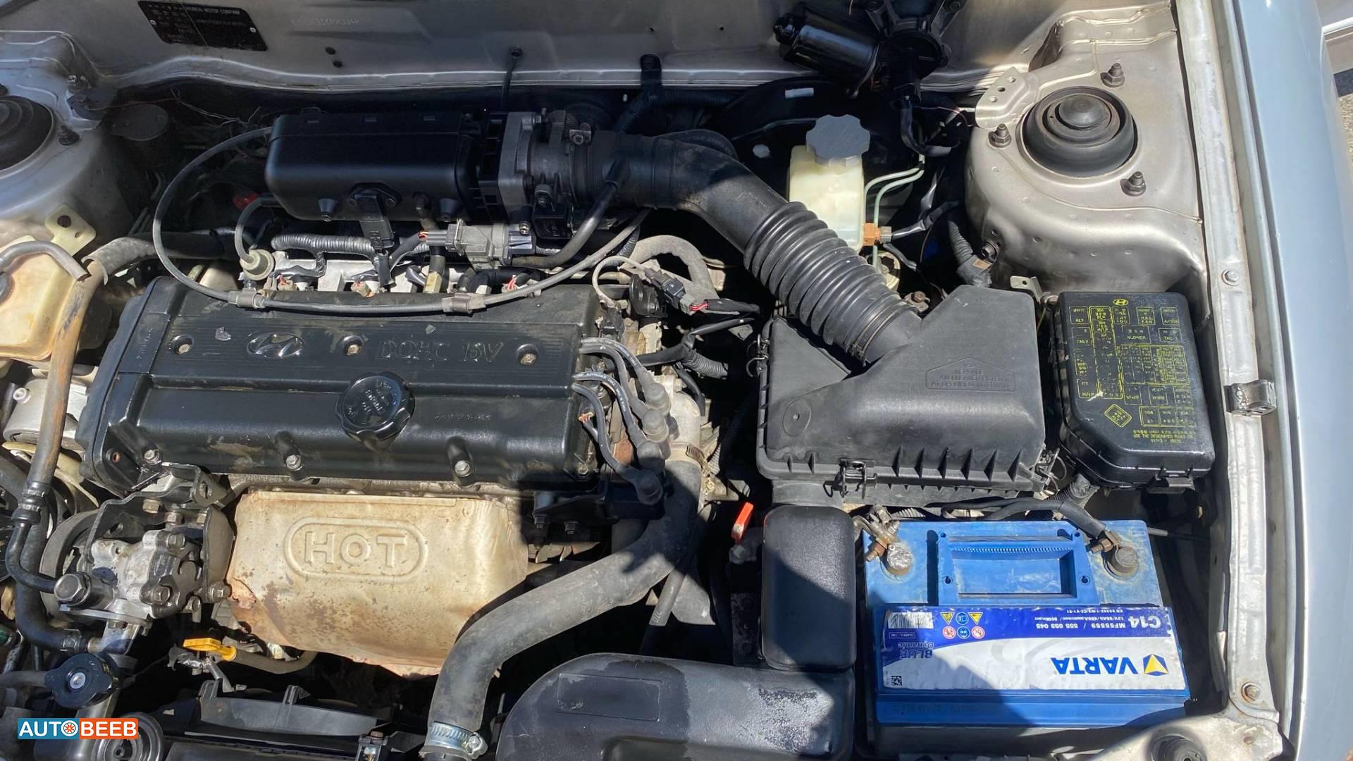 هيونداي افانتي 1999