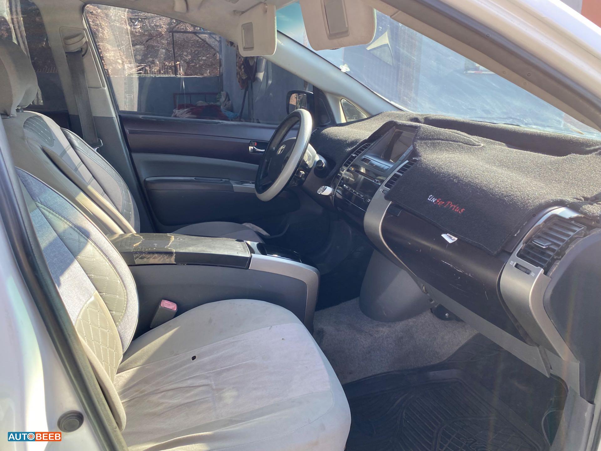 تويوتا بريوس 2005