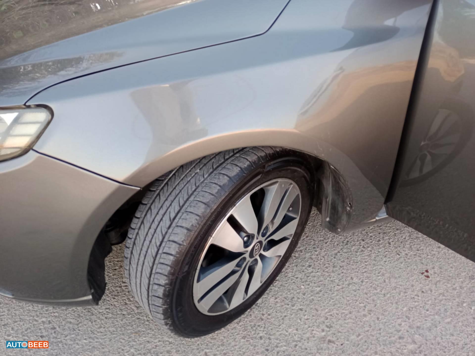 كيا فورتي 2011