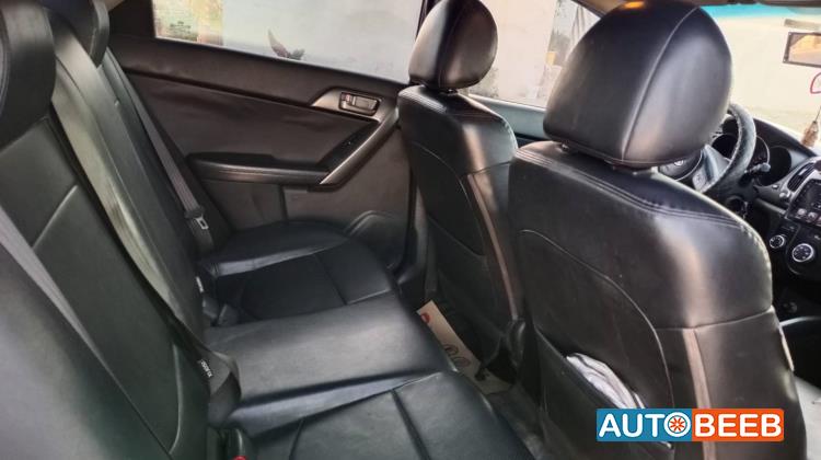 كيا فورتي 2011