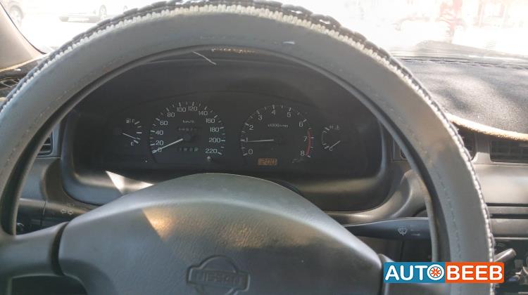 نيسان صني 2000