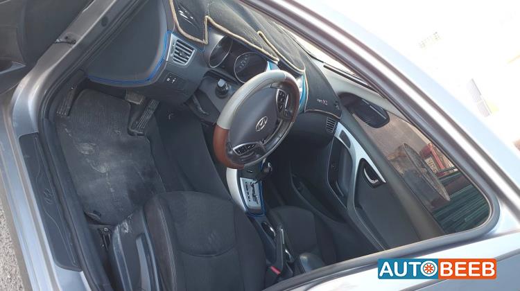 هيونداي افانتي 2011