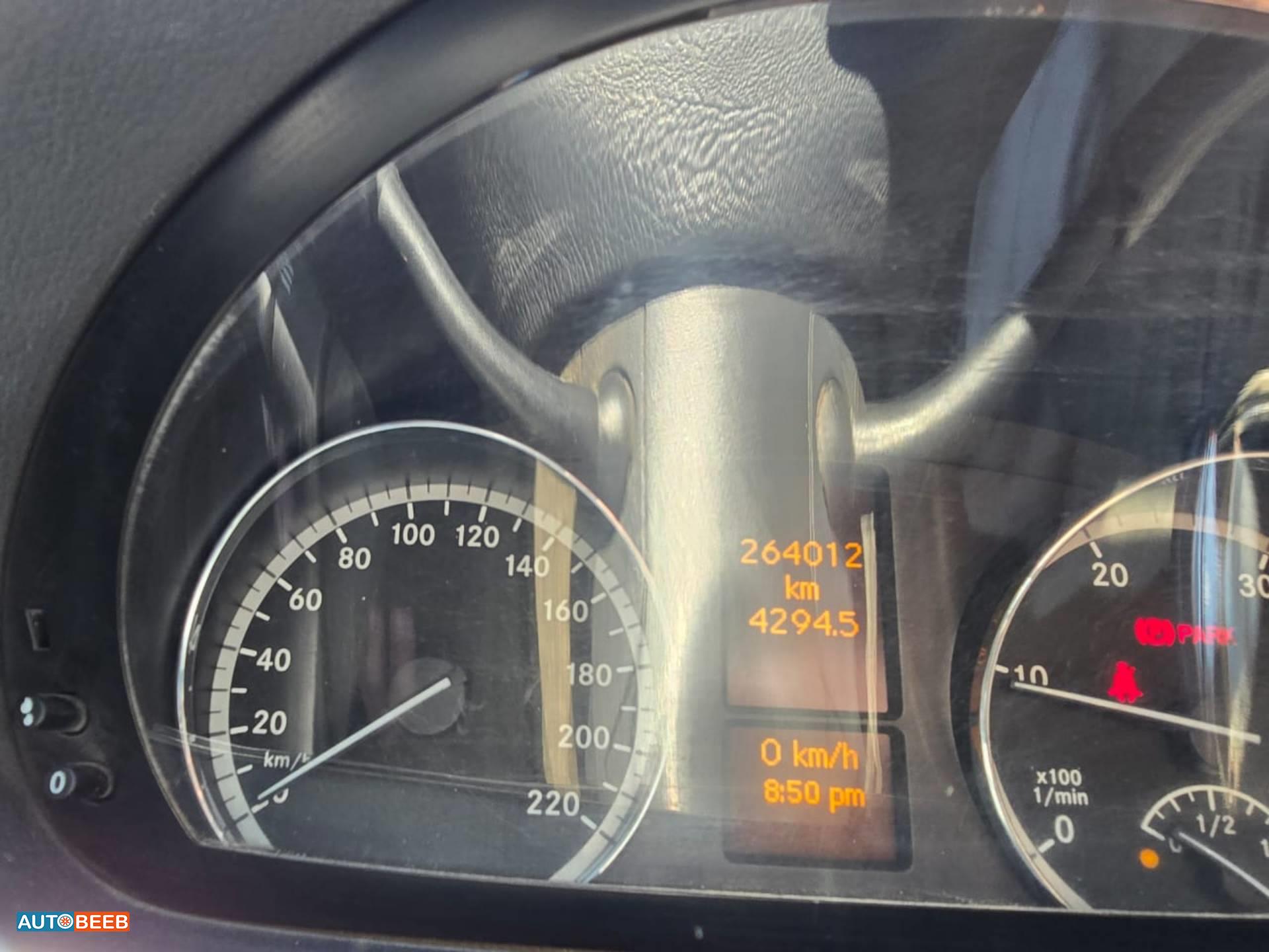 ميني باص مرسيدس بنز 2014