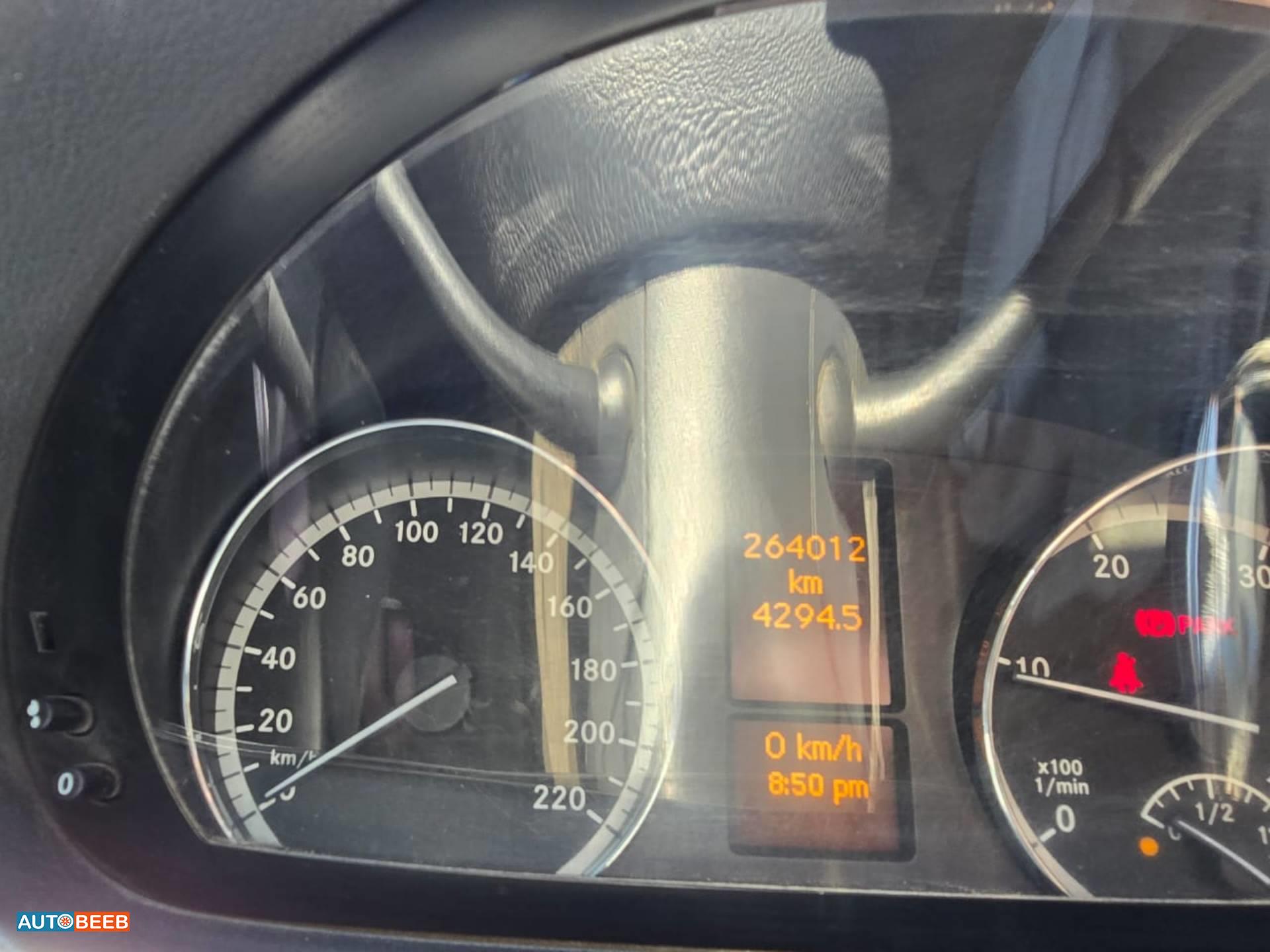 ميني باص مرسيدس بنز 2014