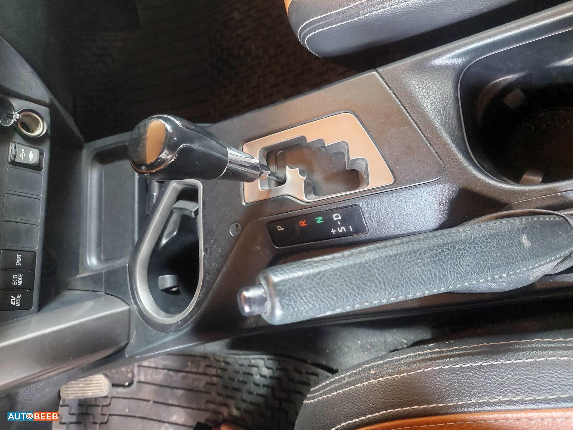 تويوتا راف فور 2016