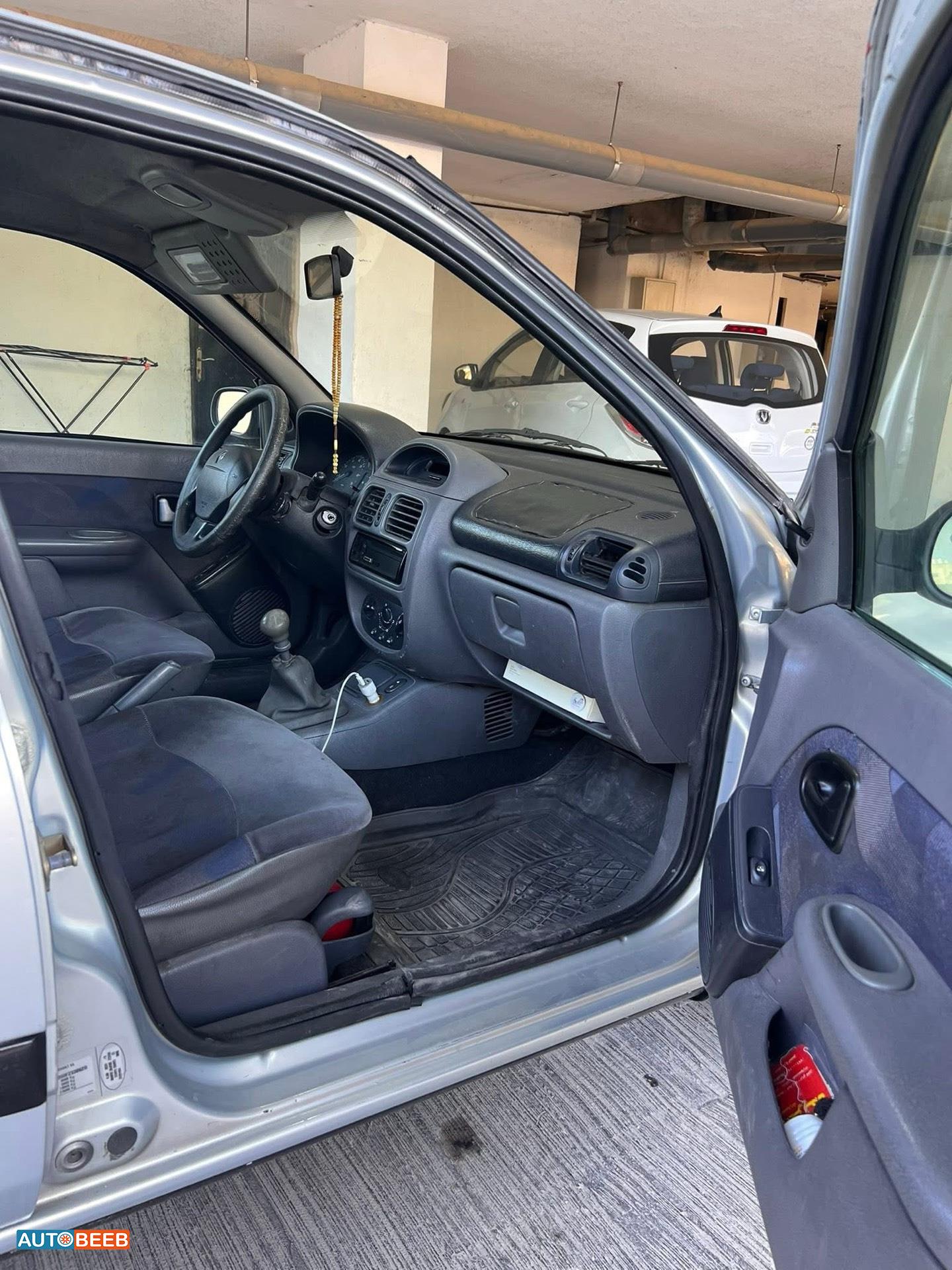 رينو كليو 2001