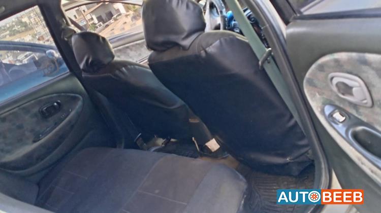 هيونداي افانتي 1995