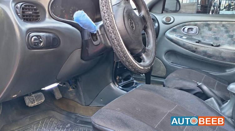 هيونداي افانتي 1995