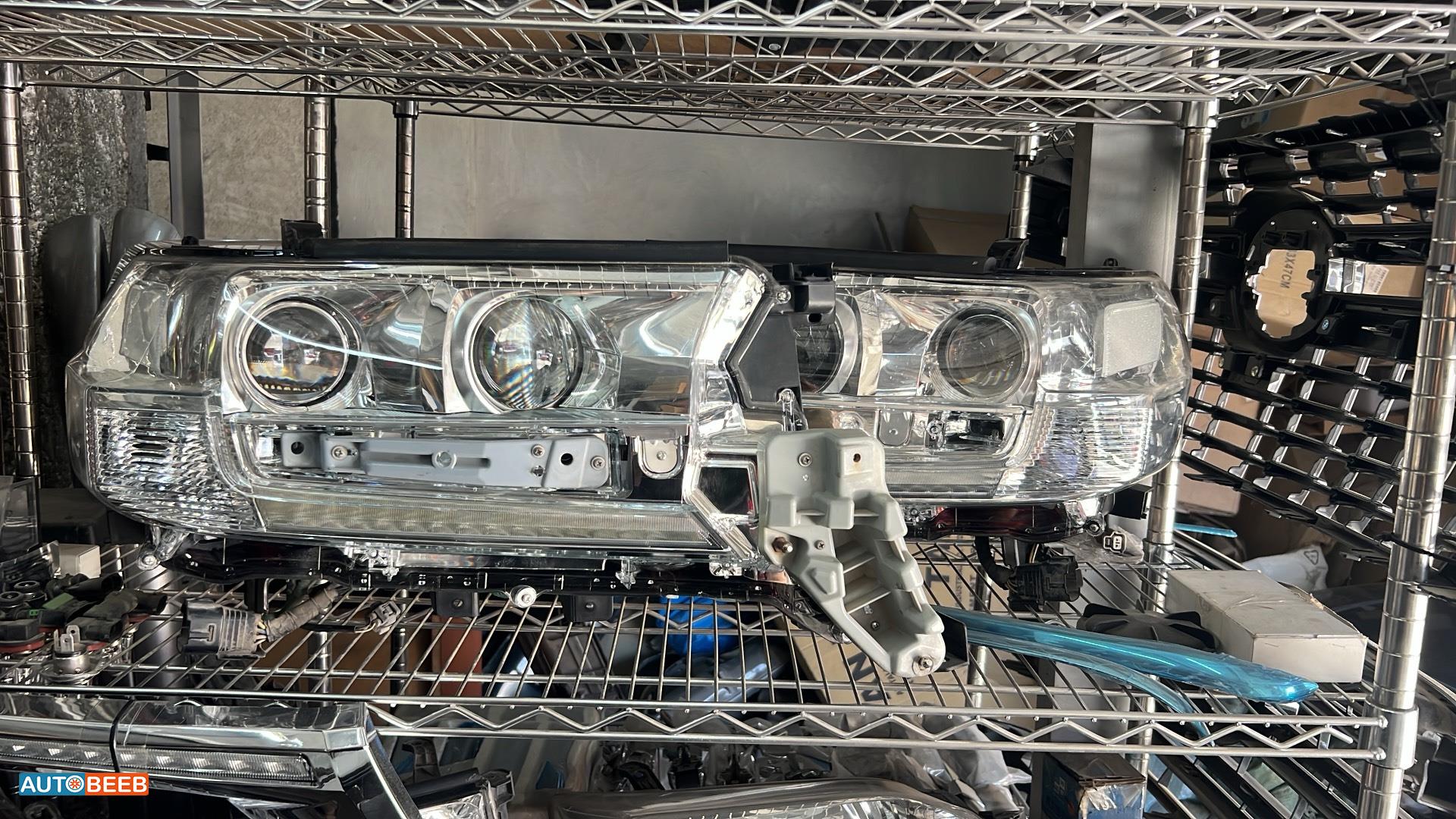 أضوية أمامية لاند كروزر أصلي مستعمل ولا خدش 2016-2021 