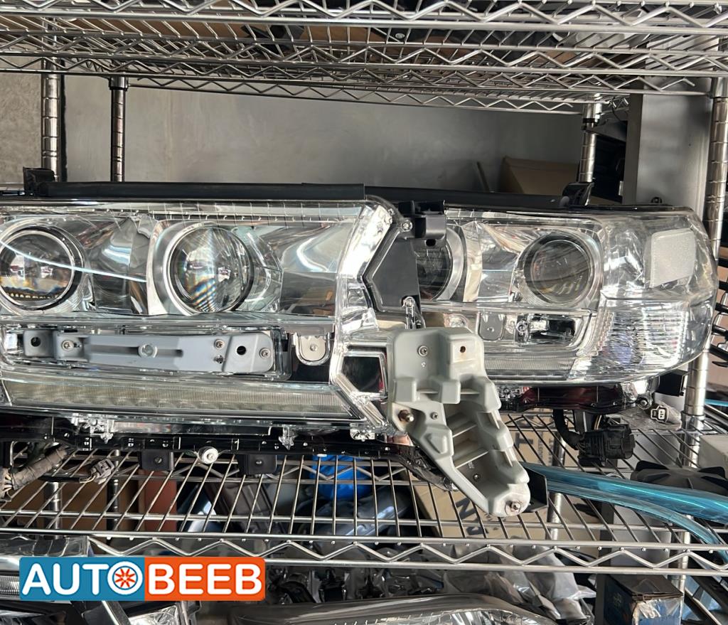 أضوية أمامية لاند كروزر أصلي مستعمل ولا خدش 2016-2021 