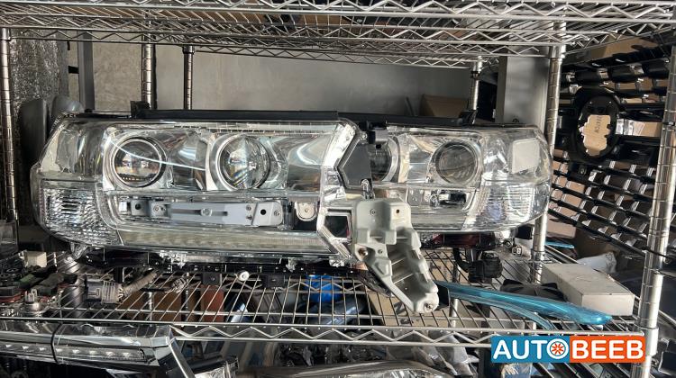 أضوية أمامية لاند كروزر أصلي مستعمل ولا خدش 2016-2021 