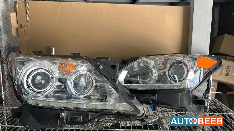 أضوية أمامية لكسز lx570 أصلي مستعمل بحالة الوكالة 