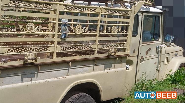 تويوتا شاص 1983