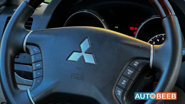 Mitsubishi Pajero 2011