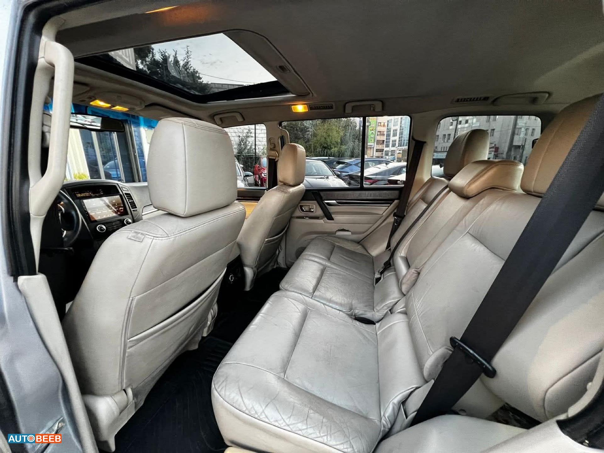 Mitsubishi Pajero 2011