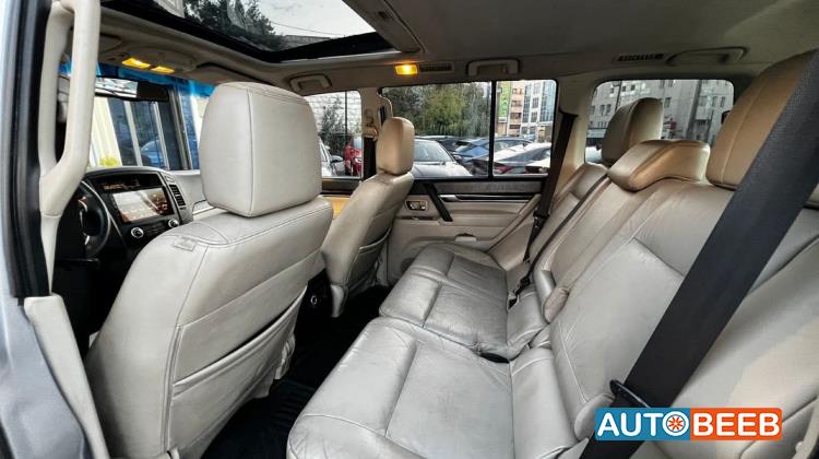 Mitsubishi Pajero 2011