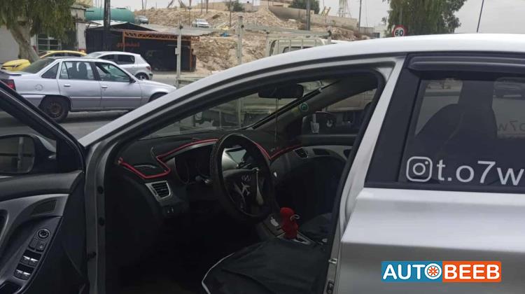 هيونداي افانتي 2012