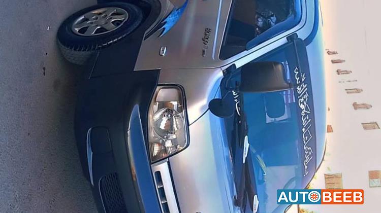 ميني باص كيا 2005