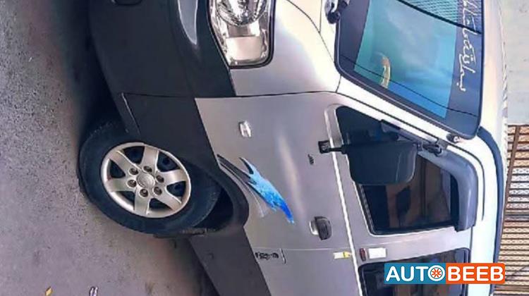 ميني باص كيا 2005