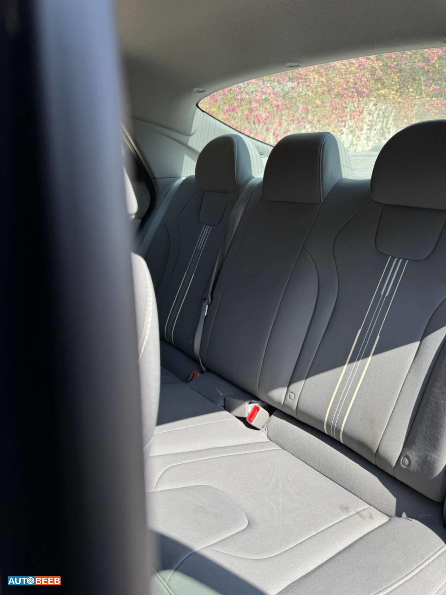 Hyundai Elantra 2023