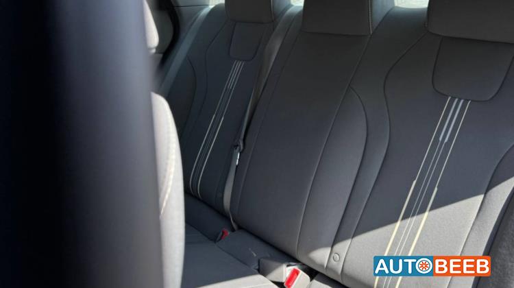 Hyundai Elantra 2023