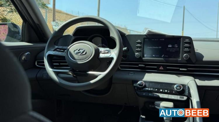 Hyundai Elantra 2023