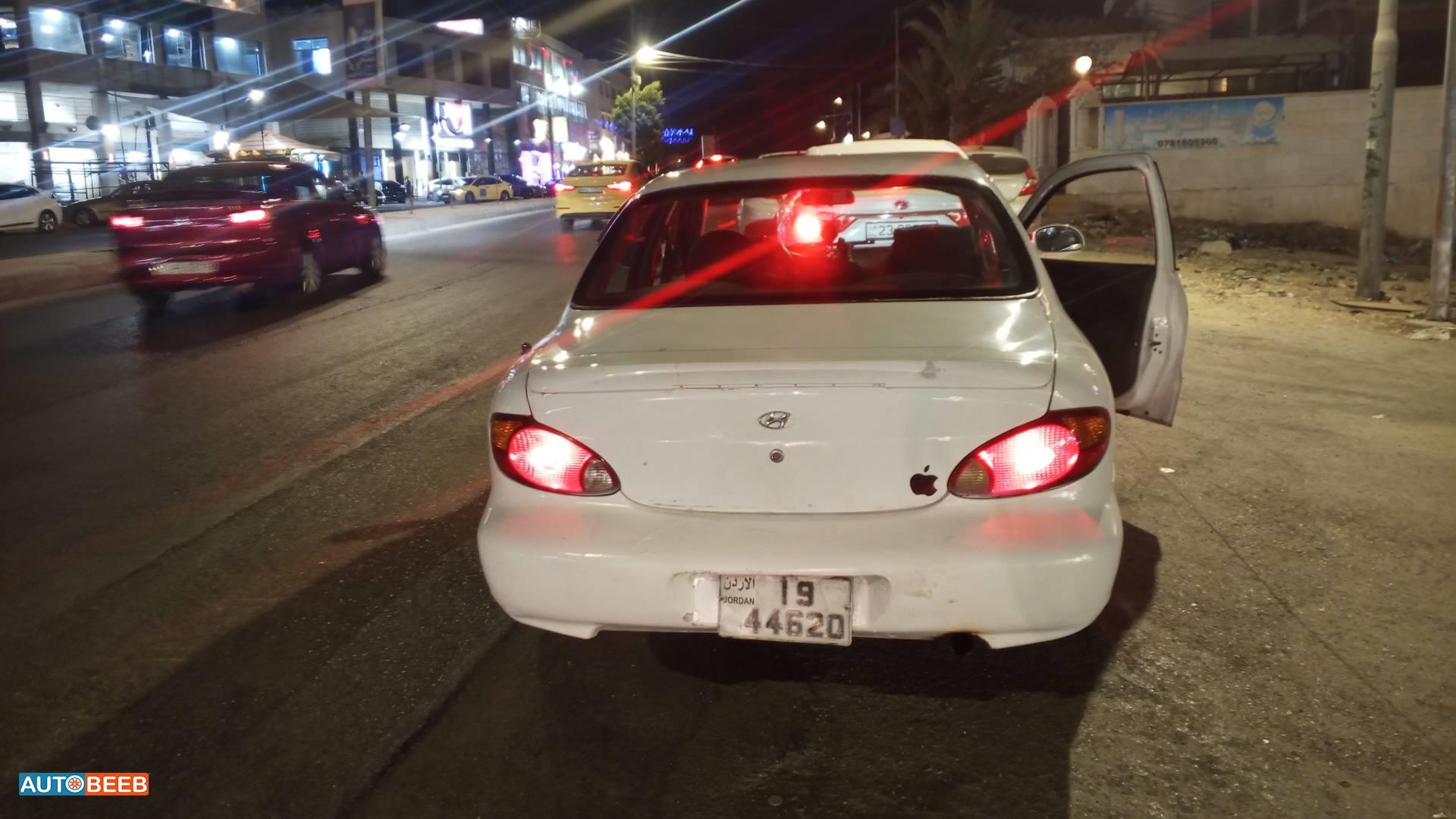 هيونداي افانتي 1998