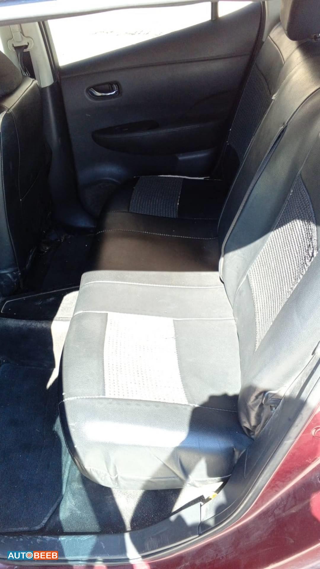 نيسان ليف 2017