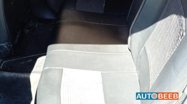 نيسان ليف 2017