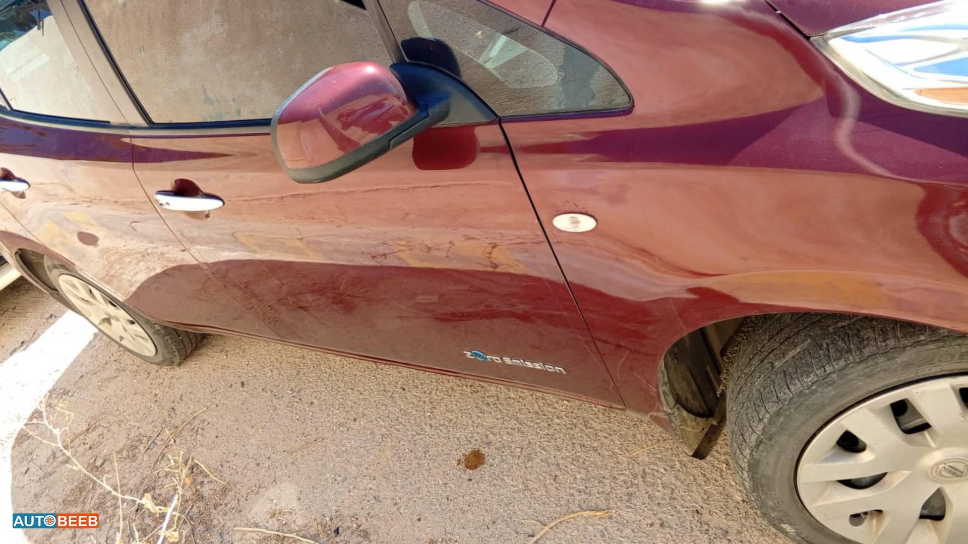 نيسان ليف 2017