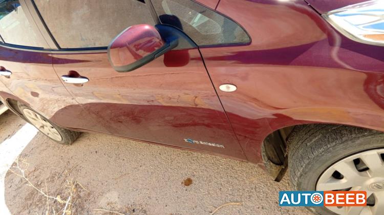 نيسان ليف 2017