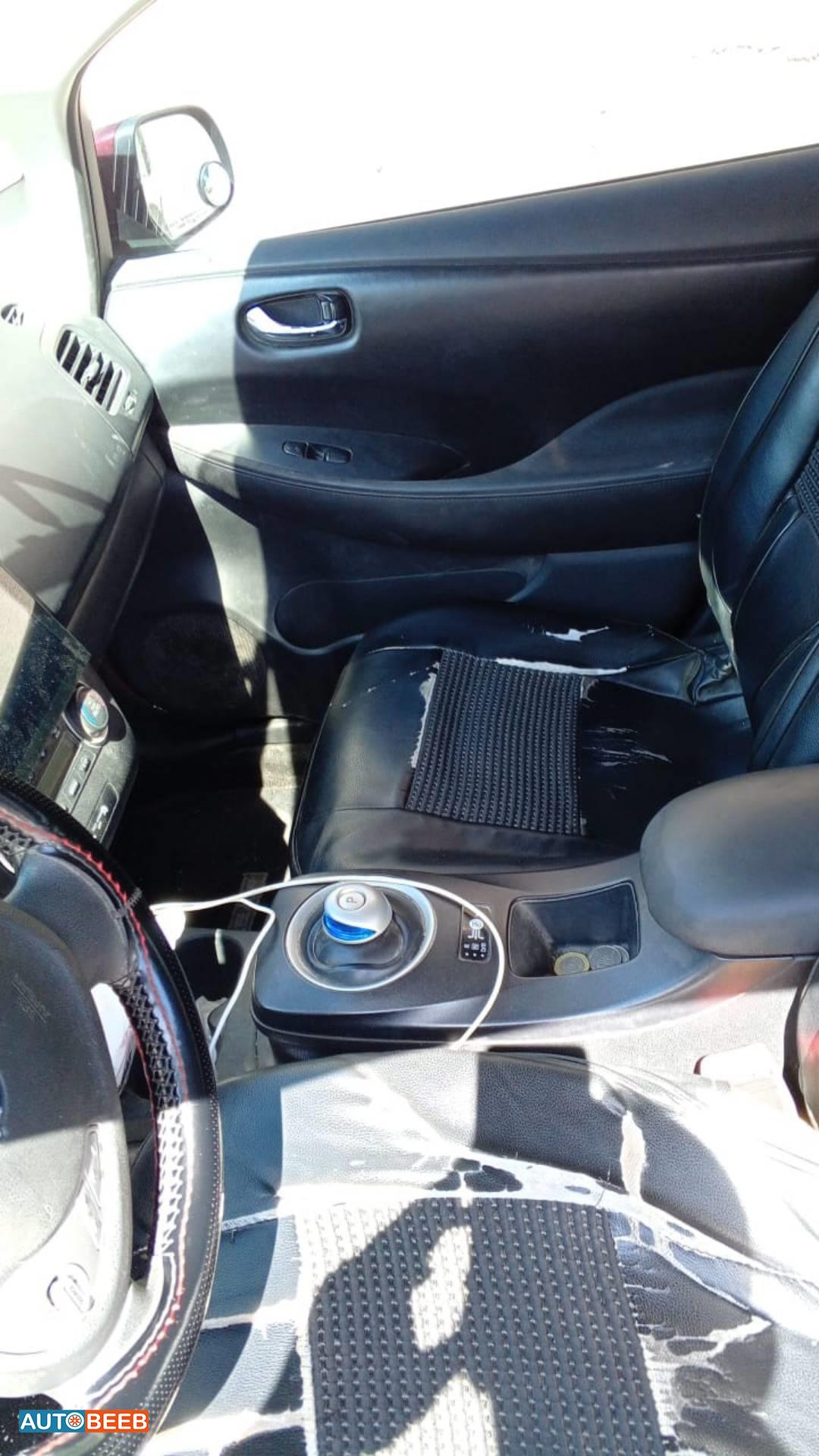 نيسان ليف 2017