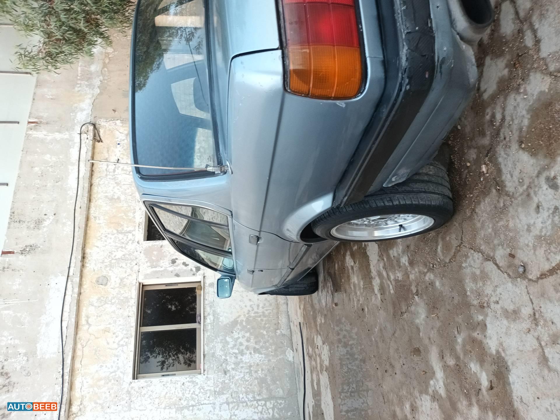 بي ام دبليو 318 1990