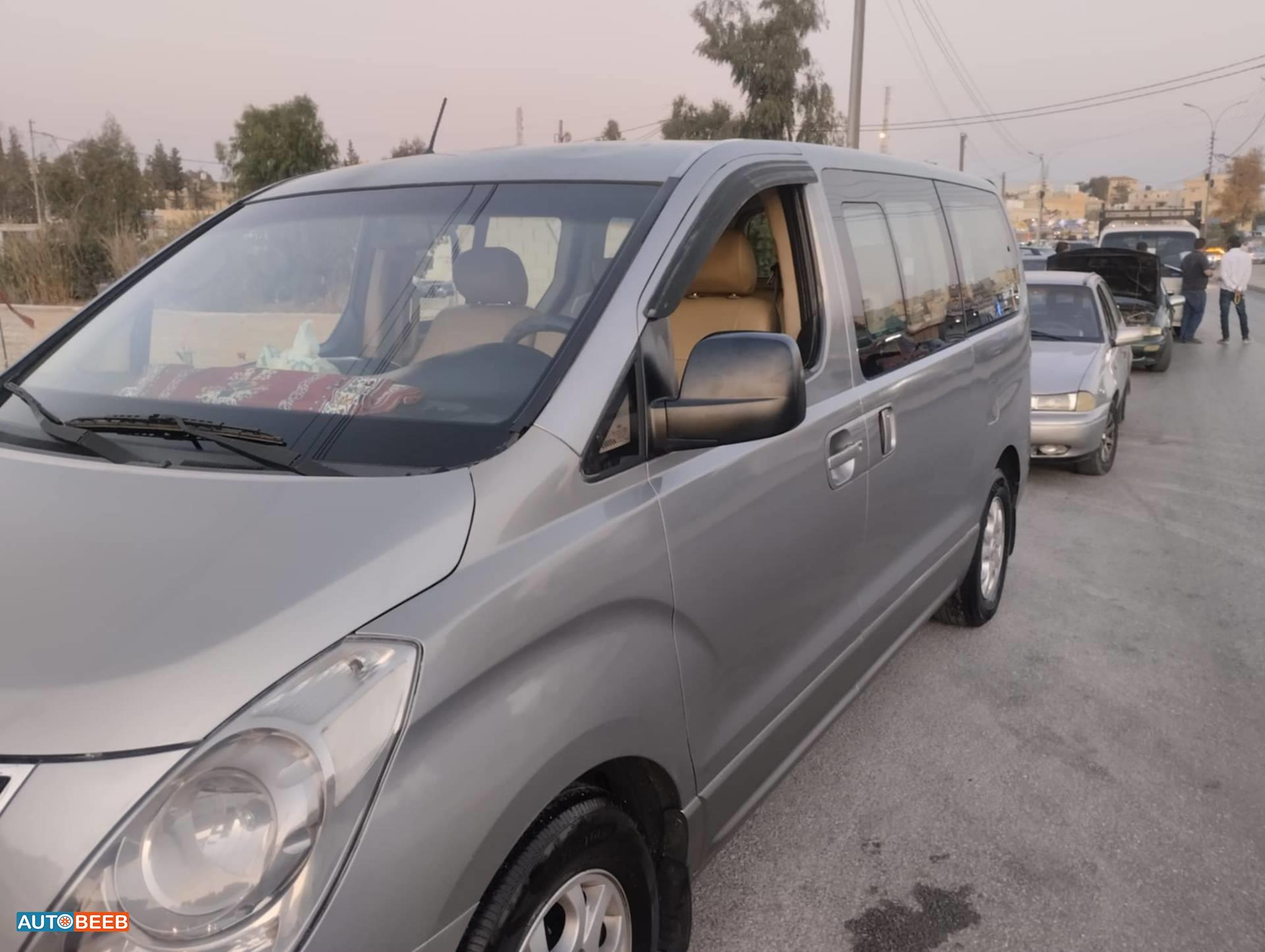 Minivan Hyundai 2013