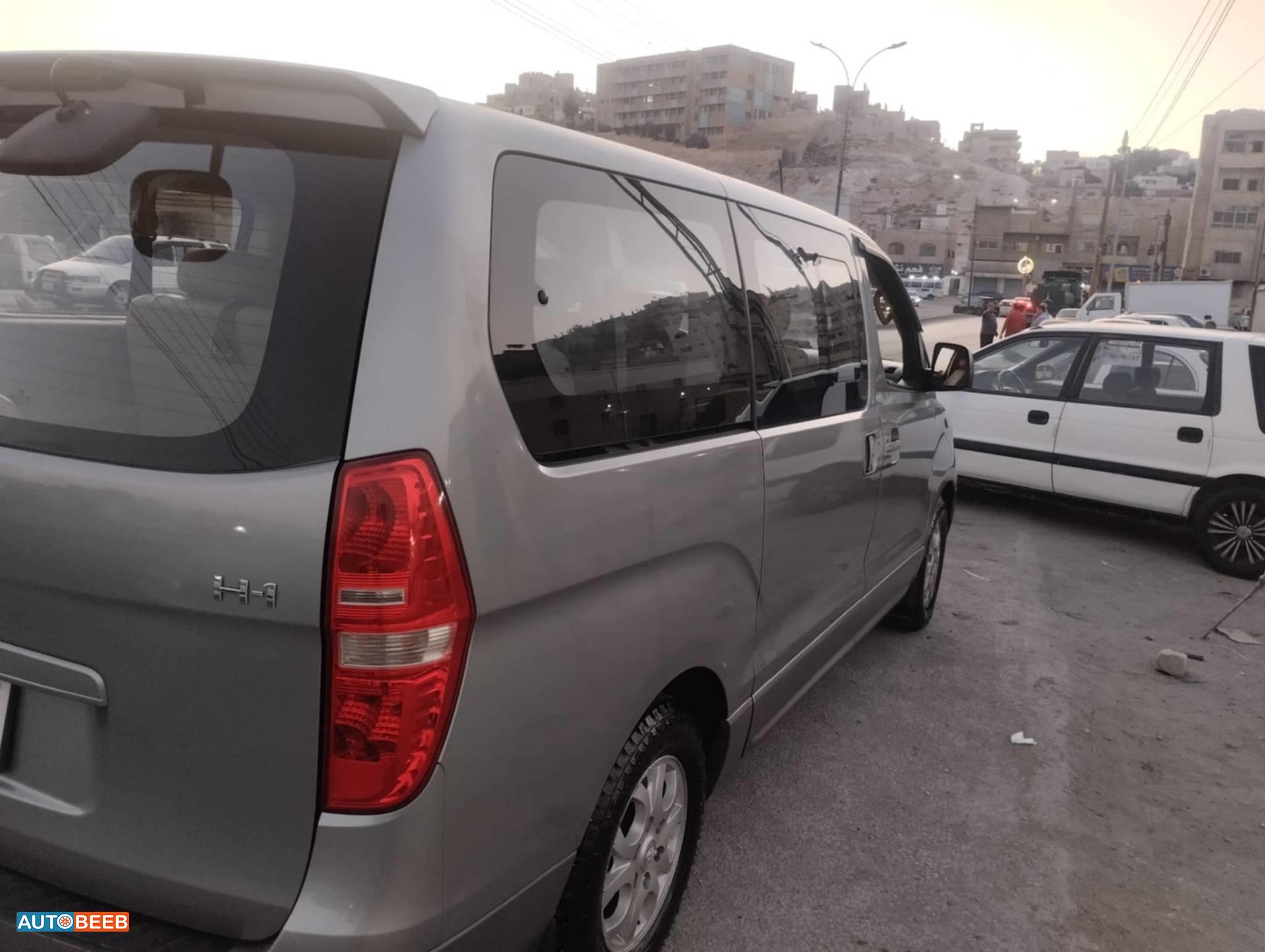 Minivan Hyundai 2013