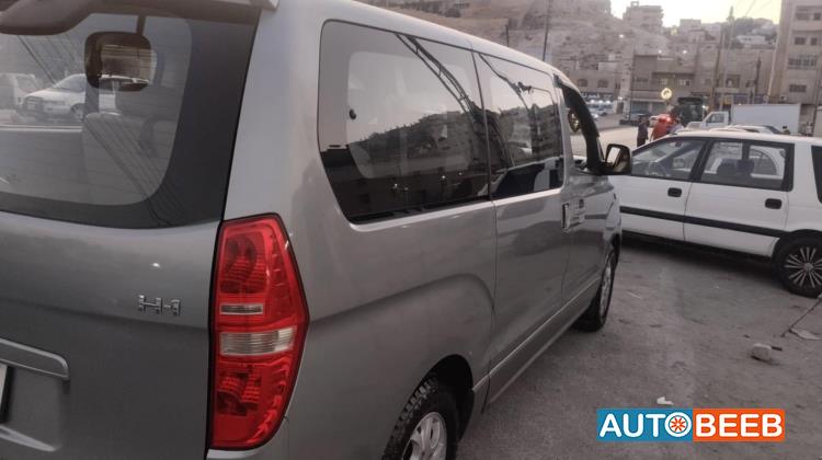 Minivan Hyundai 2013