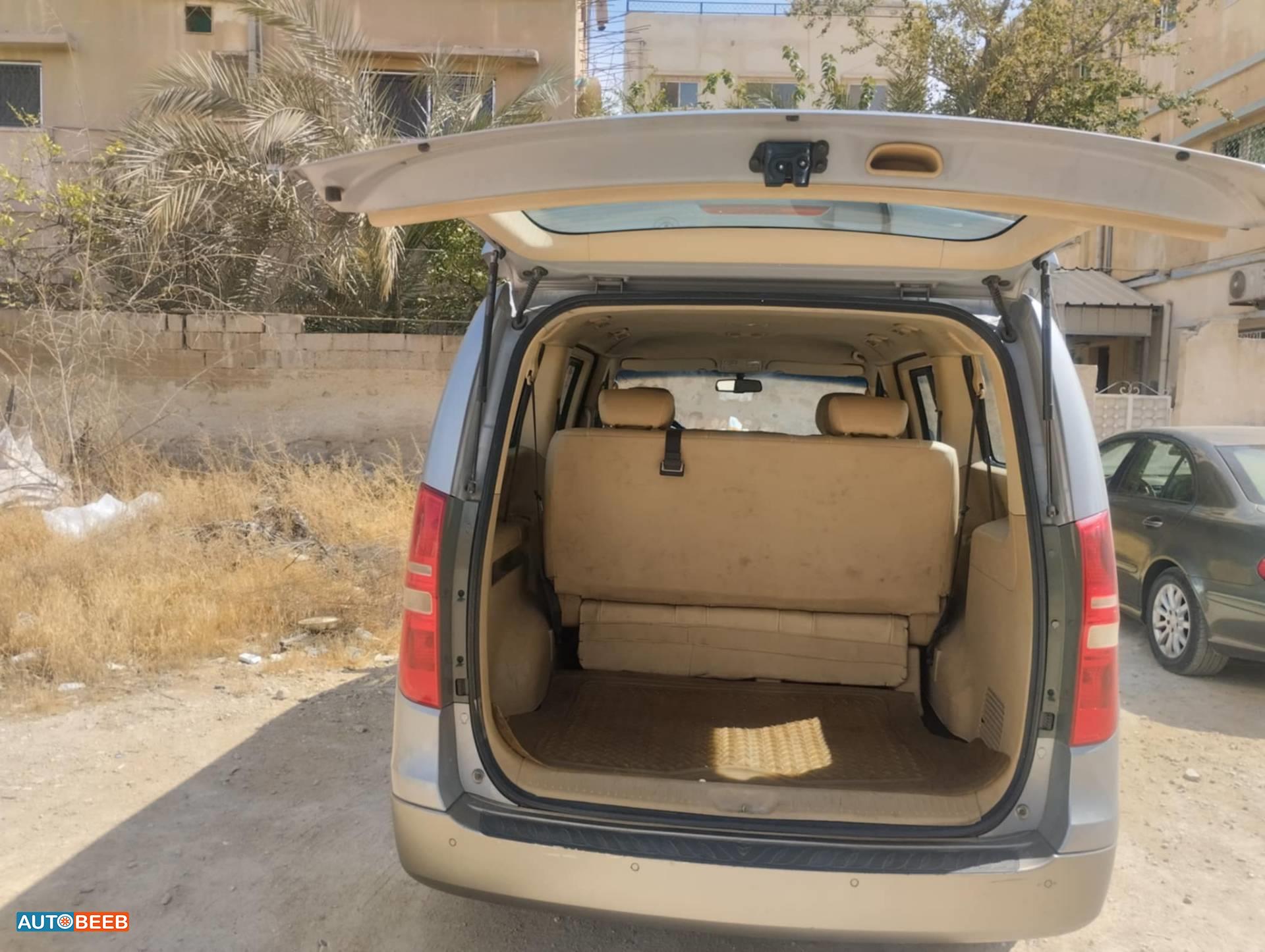 Minivan Hyundai 2013