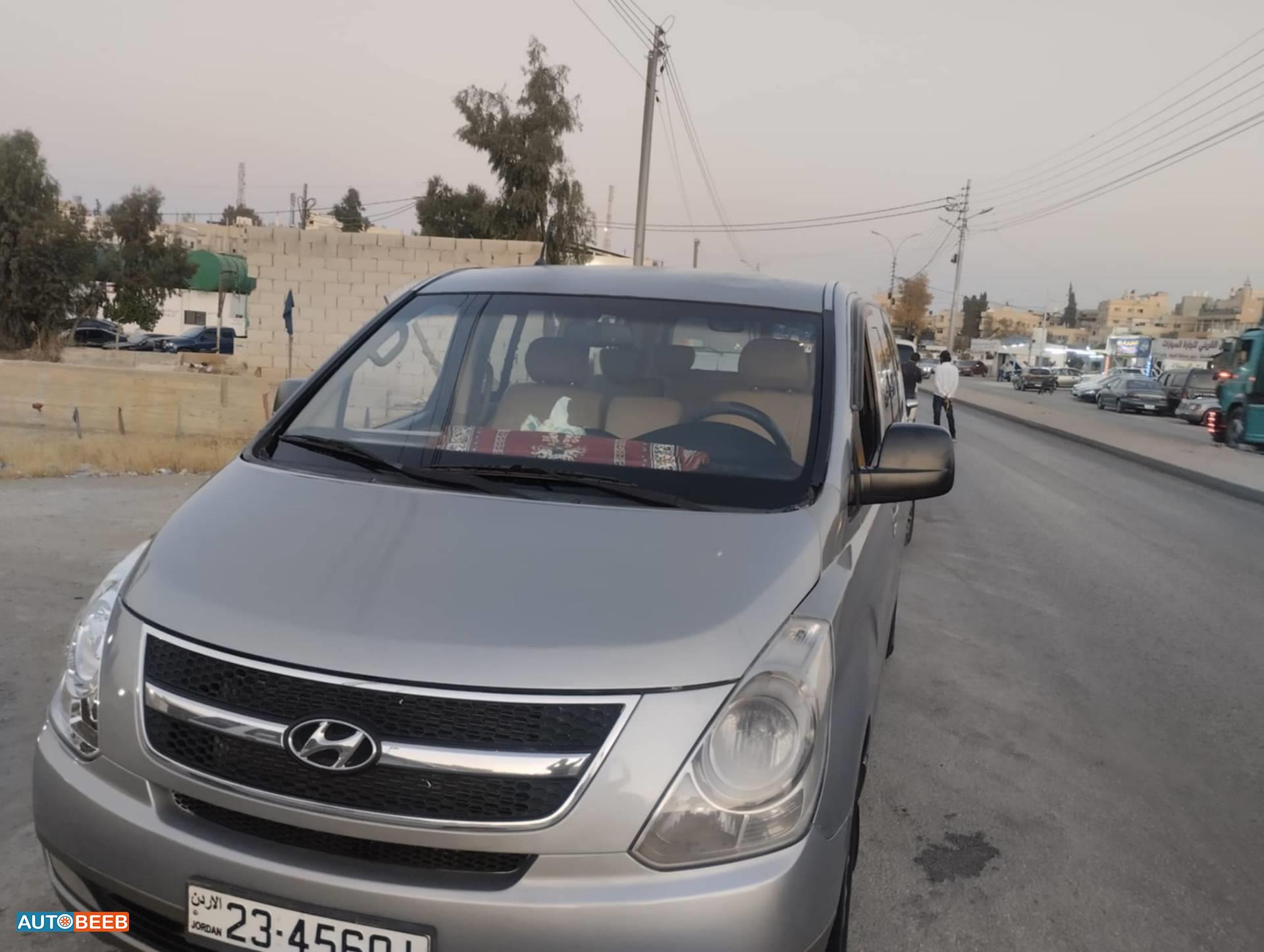 Minivan Hyundai 2013