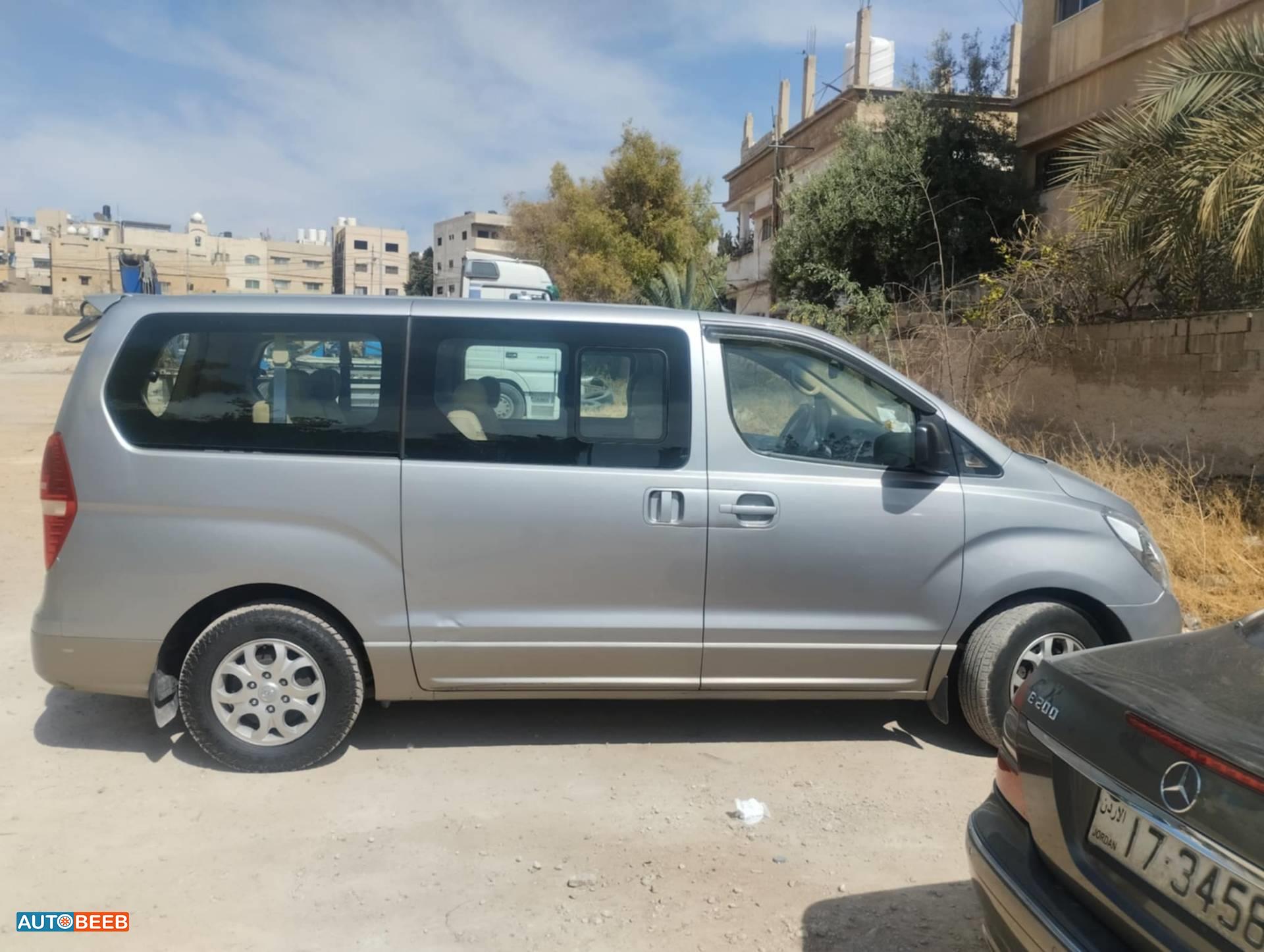 Minivan Hyundai 2013