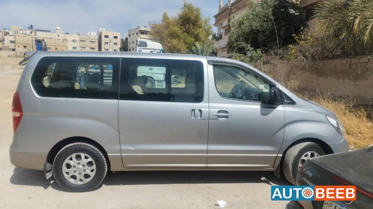 Minivan Hyundai 2013