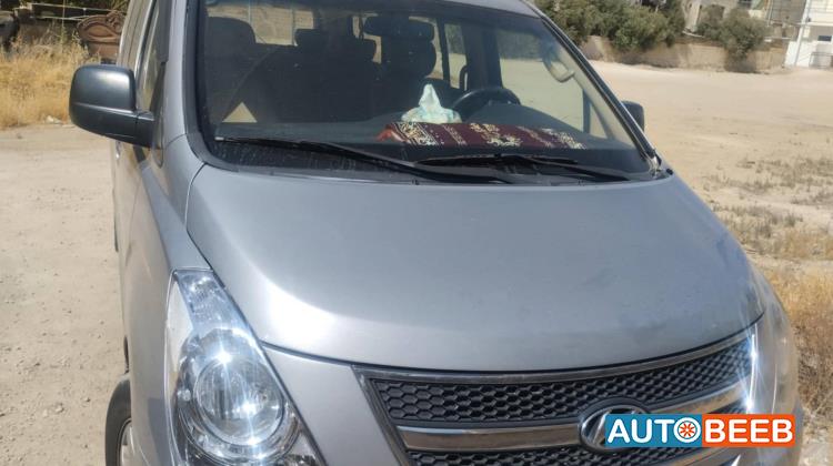 Minivan Hyundai 2013