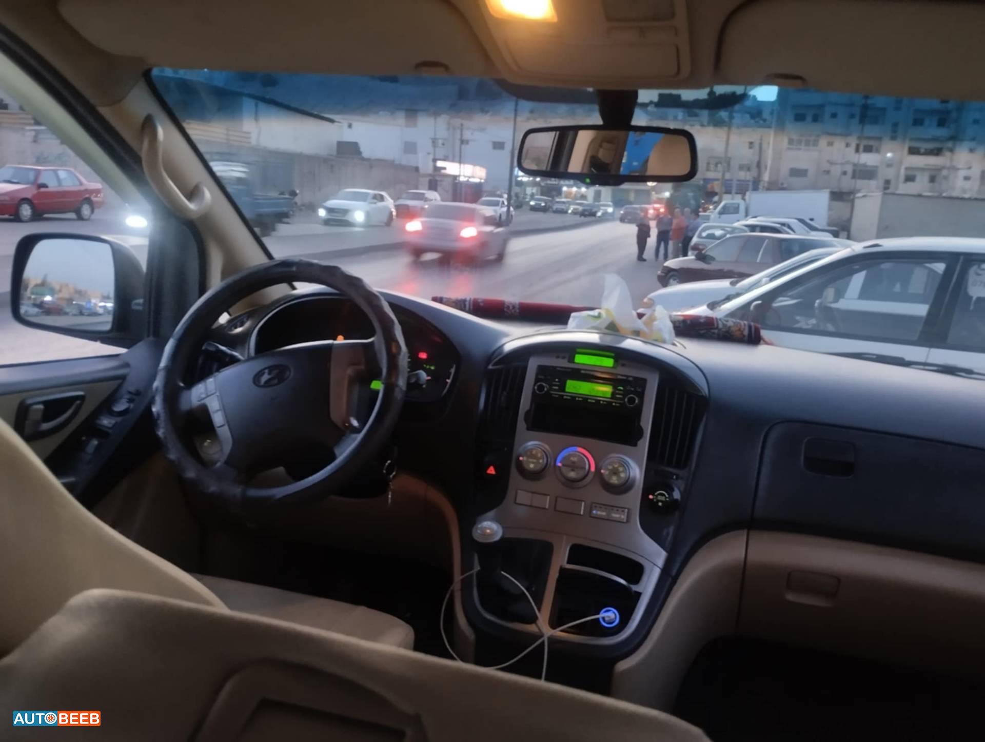 Minivan Hyundai 2013