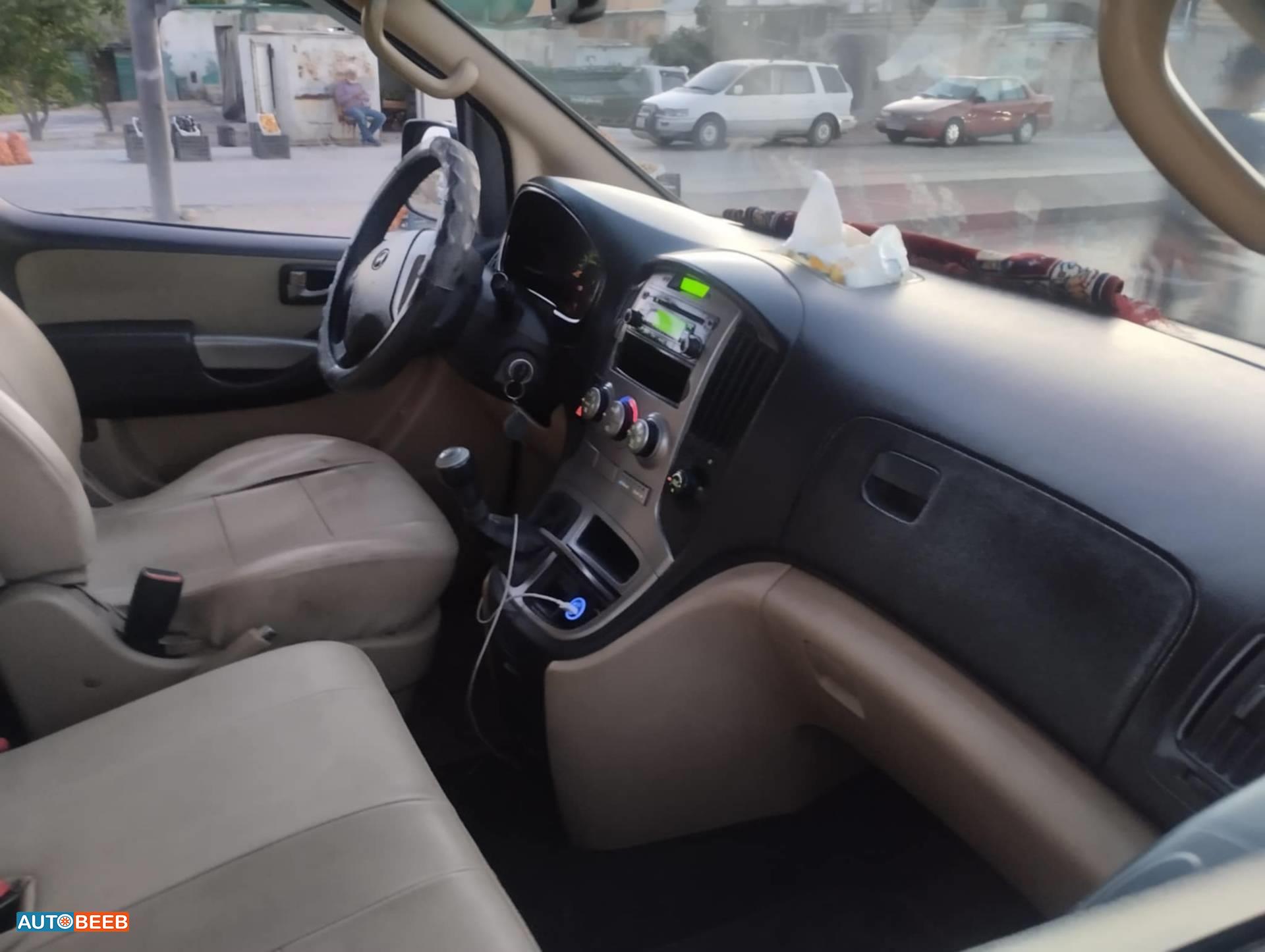 Minivan Hyundai 2013